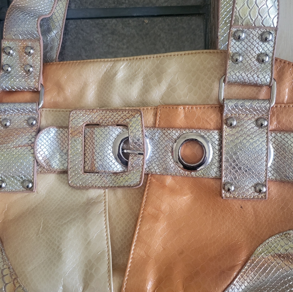 Handbag - Picture 2 of 7